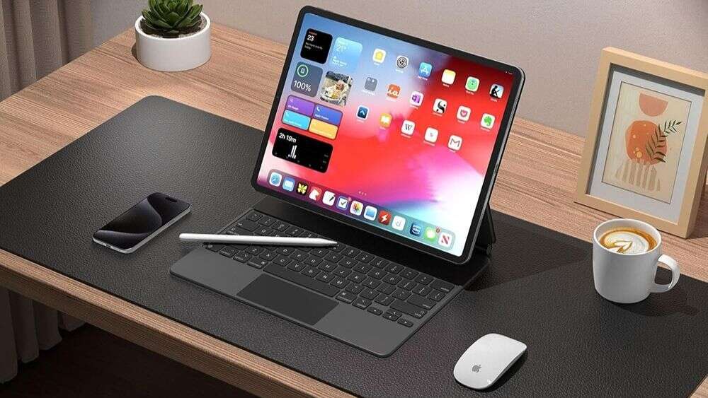 4540319 leatherdeskmat.jpg